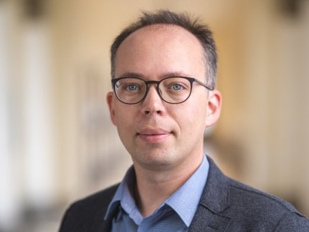 Portraitfoto Professor Til Birnstiel