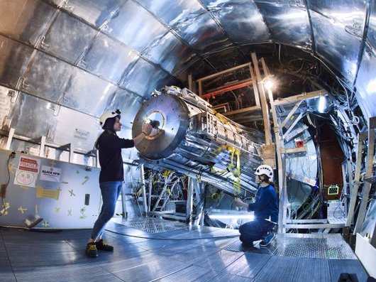 Bild zeigt LHC-Tunnel im CERN.